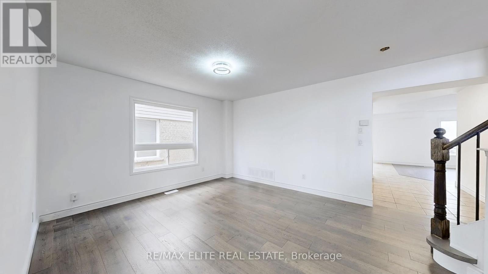558 Oldman Road Property Photo 5