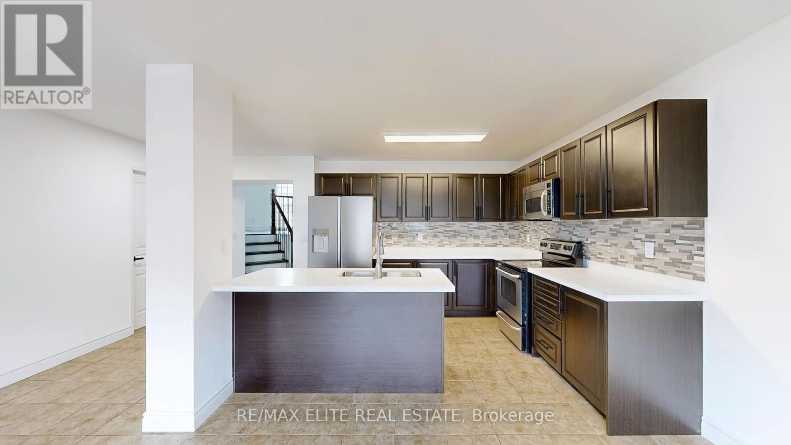 558 Oldman Road Property Photo 8