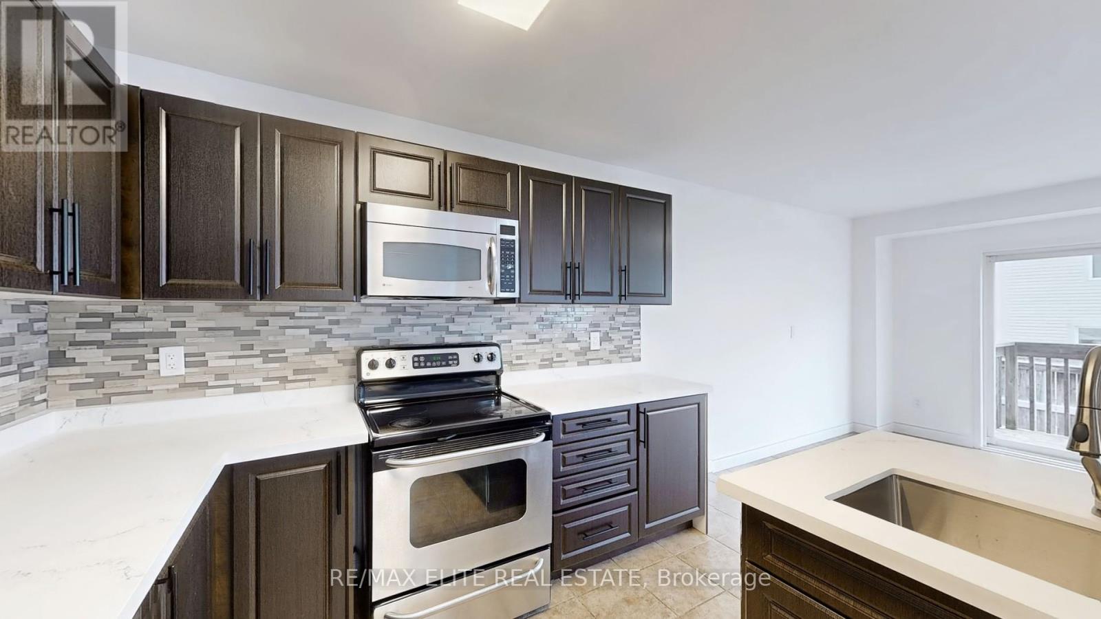 558 Oldman Road Property Photo 11