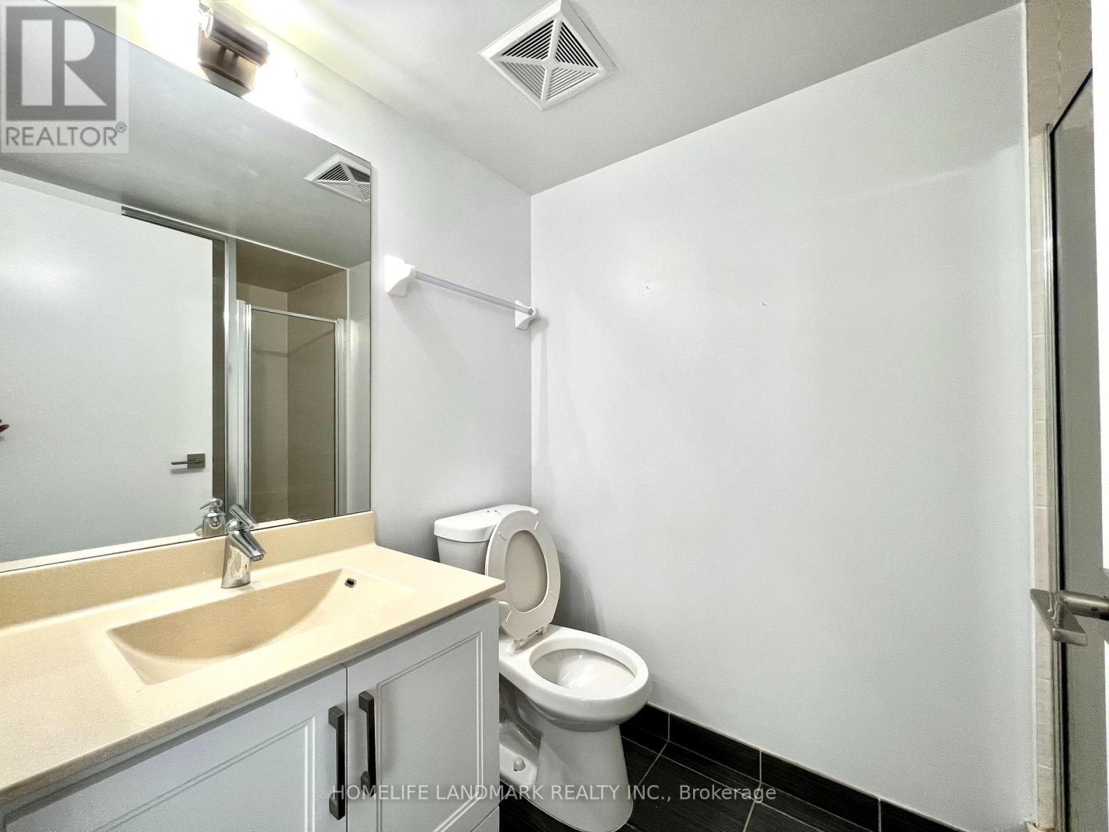 125 Village Green Sq Property Photo 11