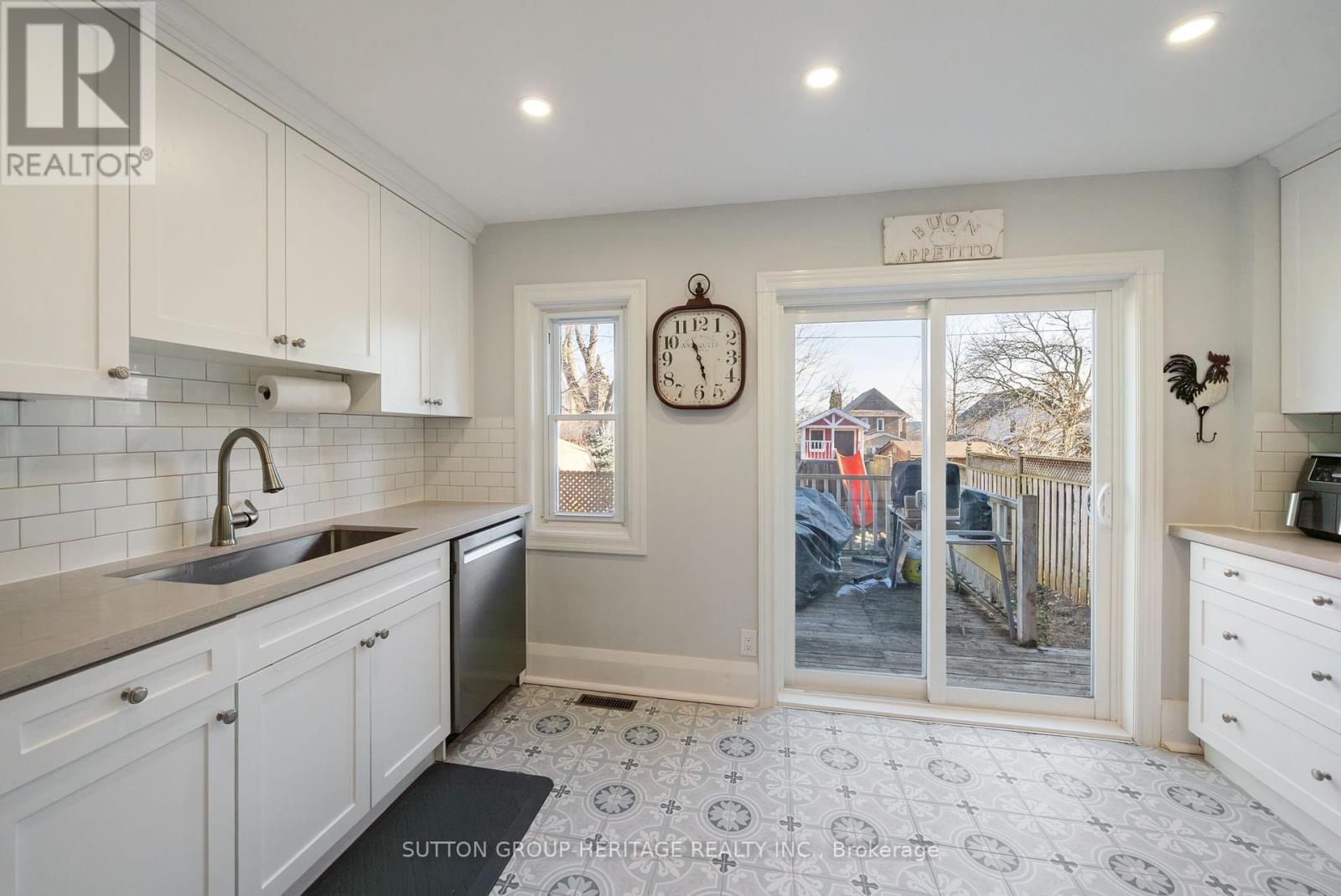 637 Masson Street Property Photo 18