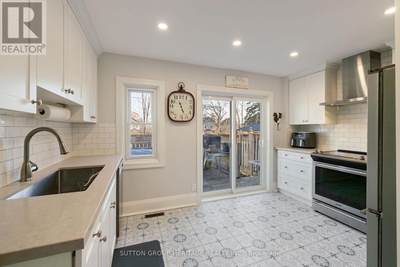 637 Masson Street Property Photo 19