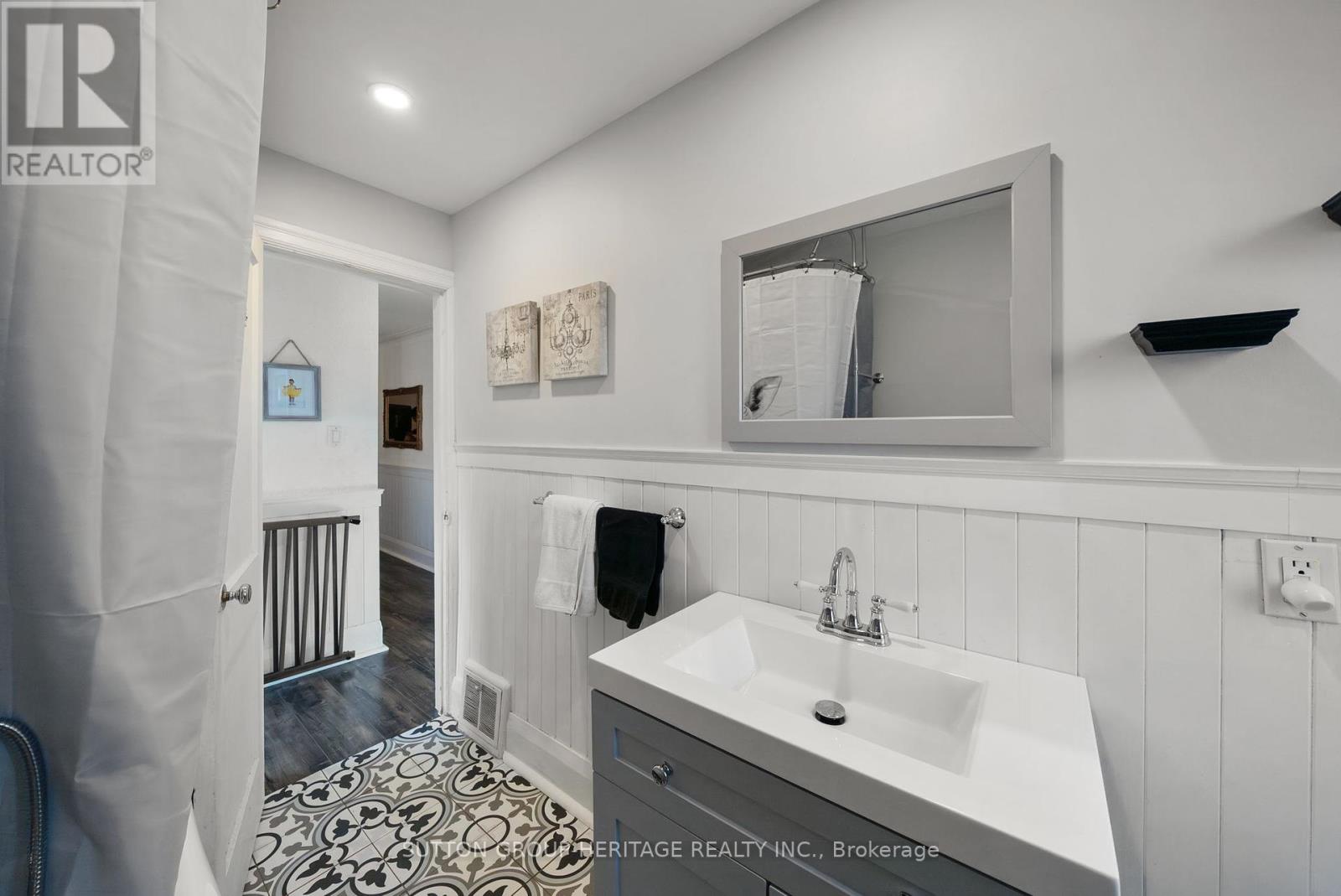 637 Masson Street Property Photo 23
