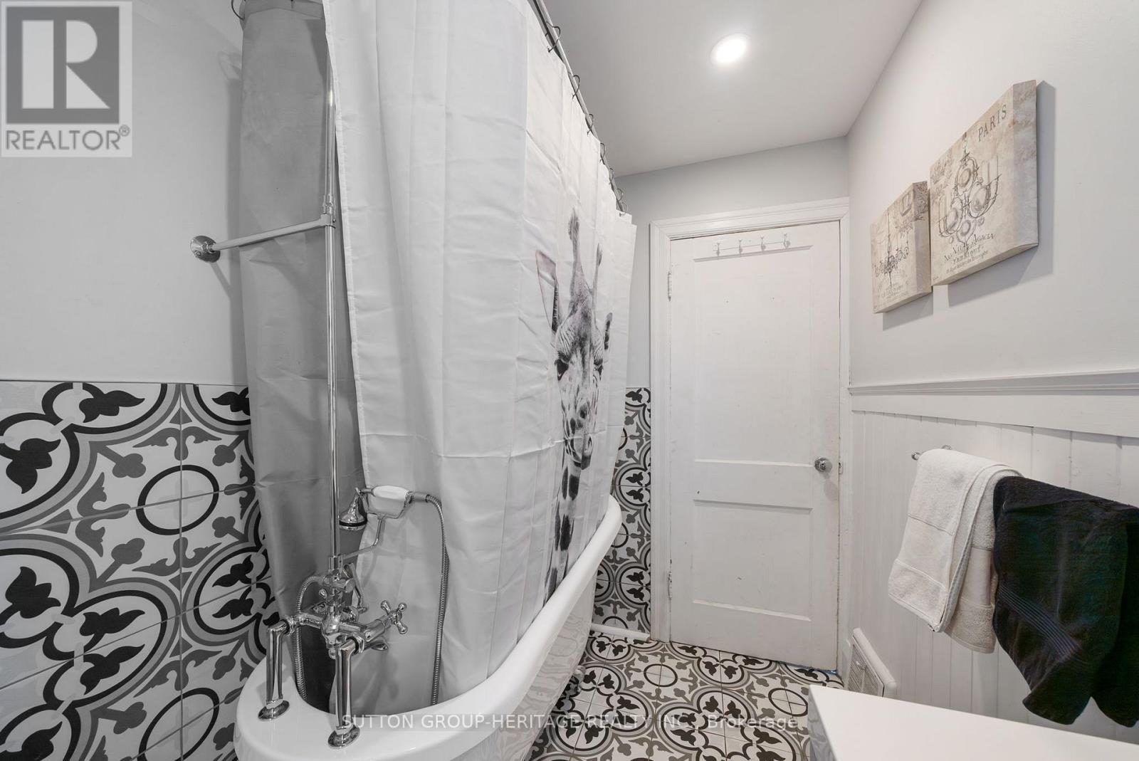 637 Masson Street Property Photo 24