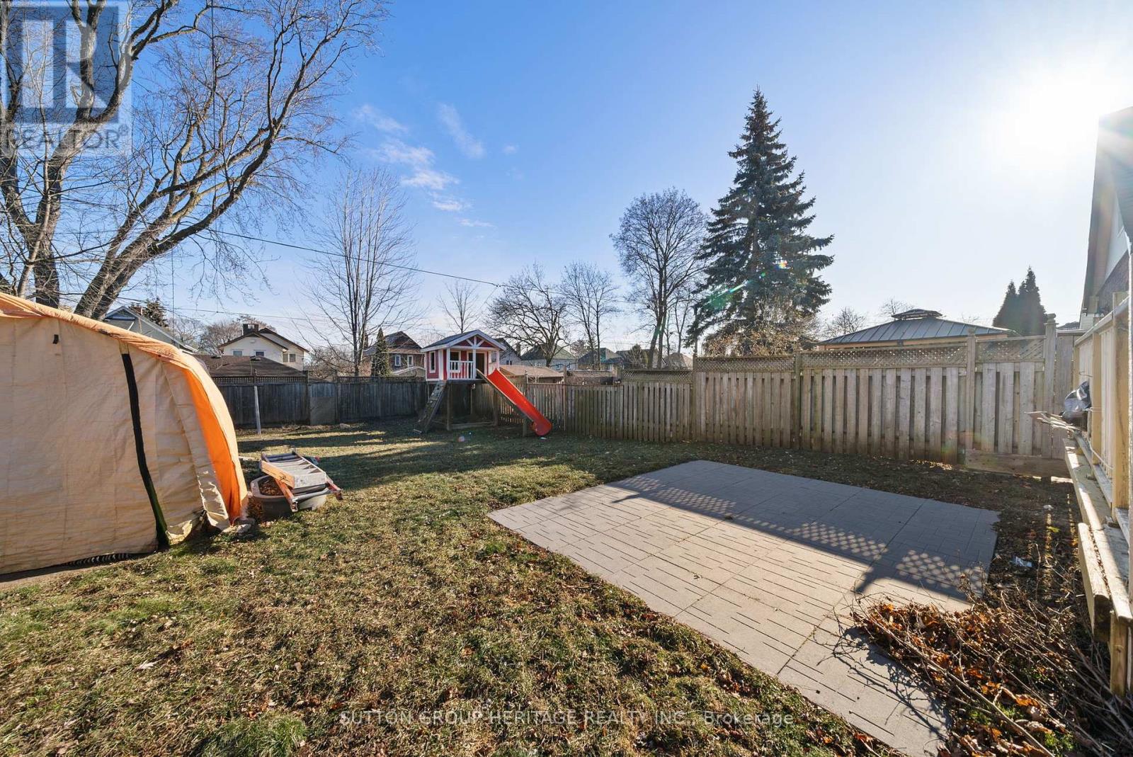 637 Masson Street Property Photo 33