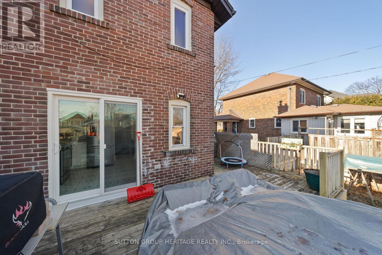 637 Masson Street Property Photo 36