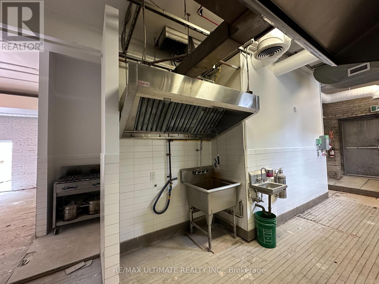1501 Gerrard Street E Property Photo 14
