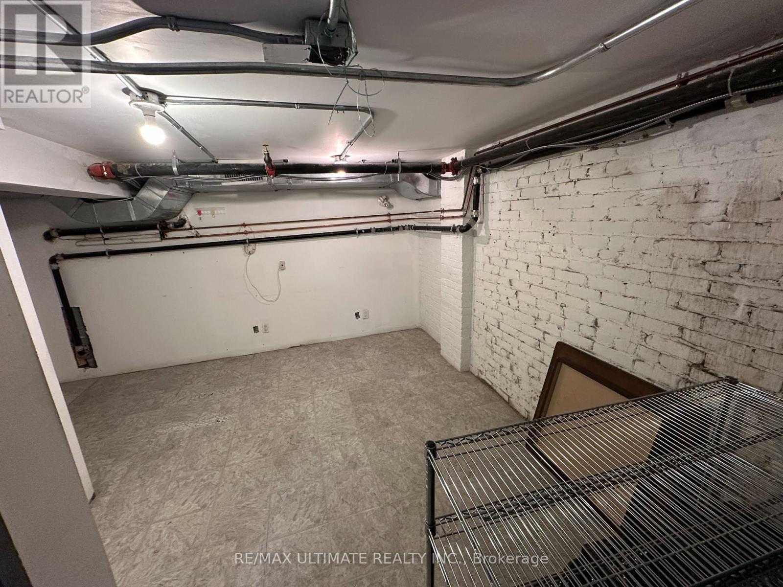1501 Gerrard Street E Property Photo 25