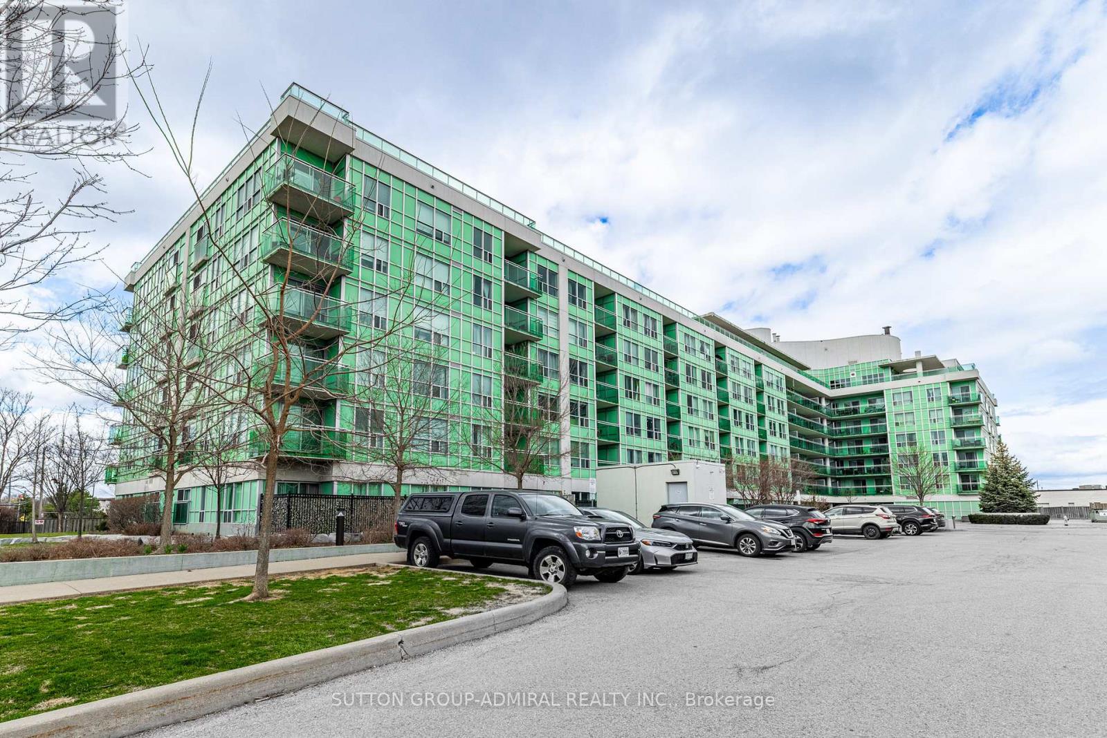 231 - 60 Fairfax Crescent Property Photo 1