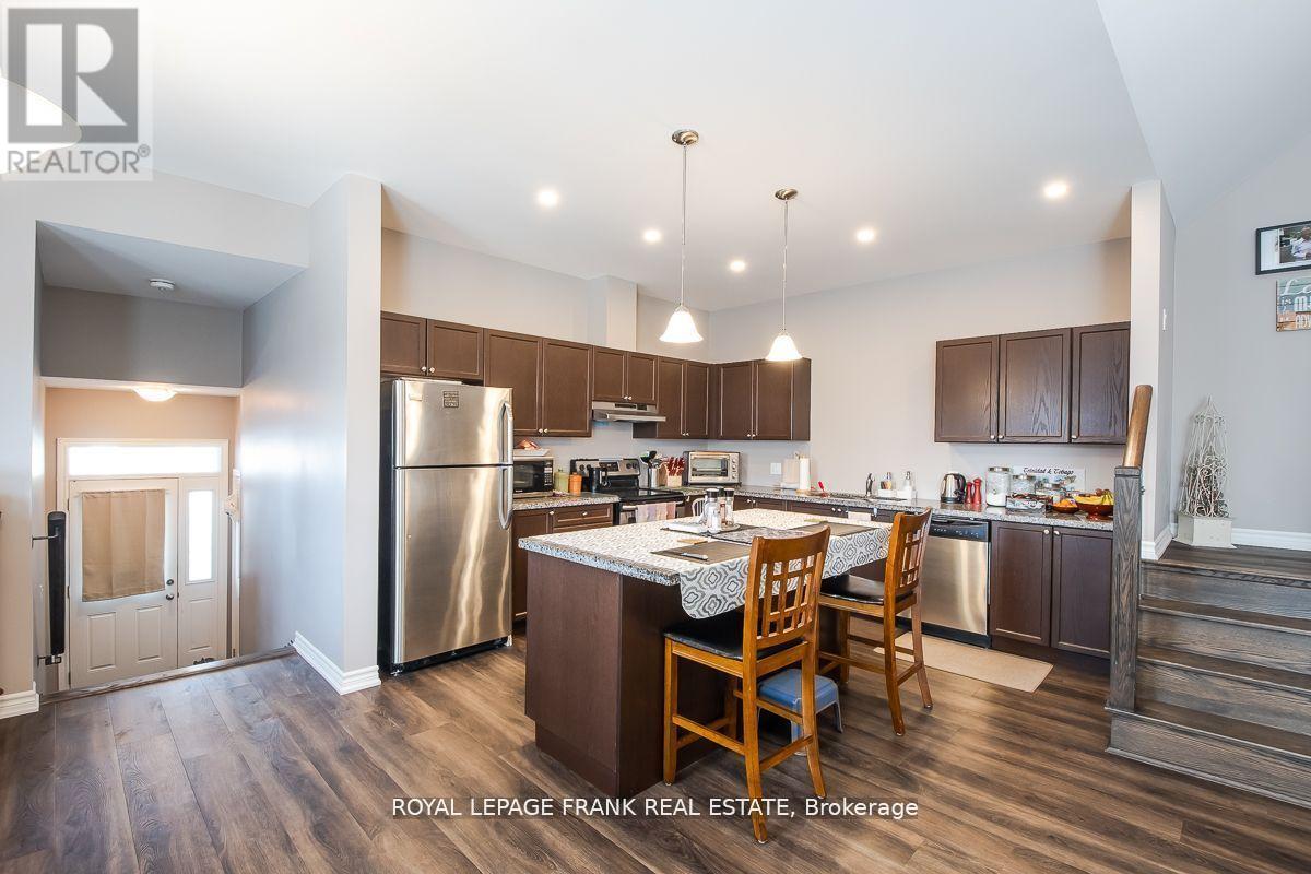 805b Dundas Street W Property Photo 4