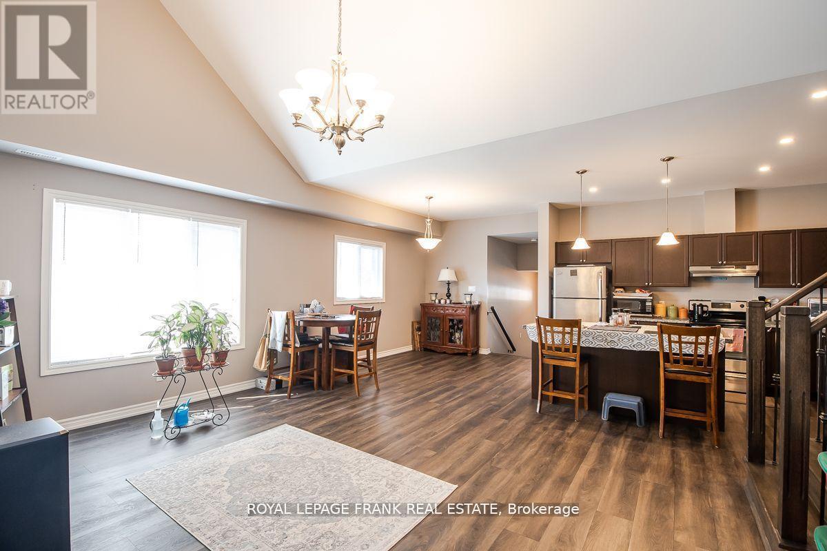 805b Dundas Street W Property Photo 7