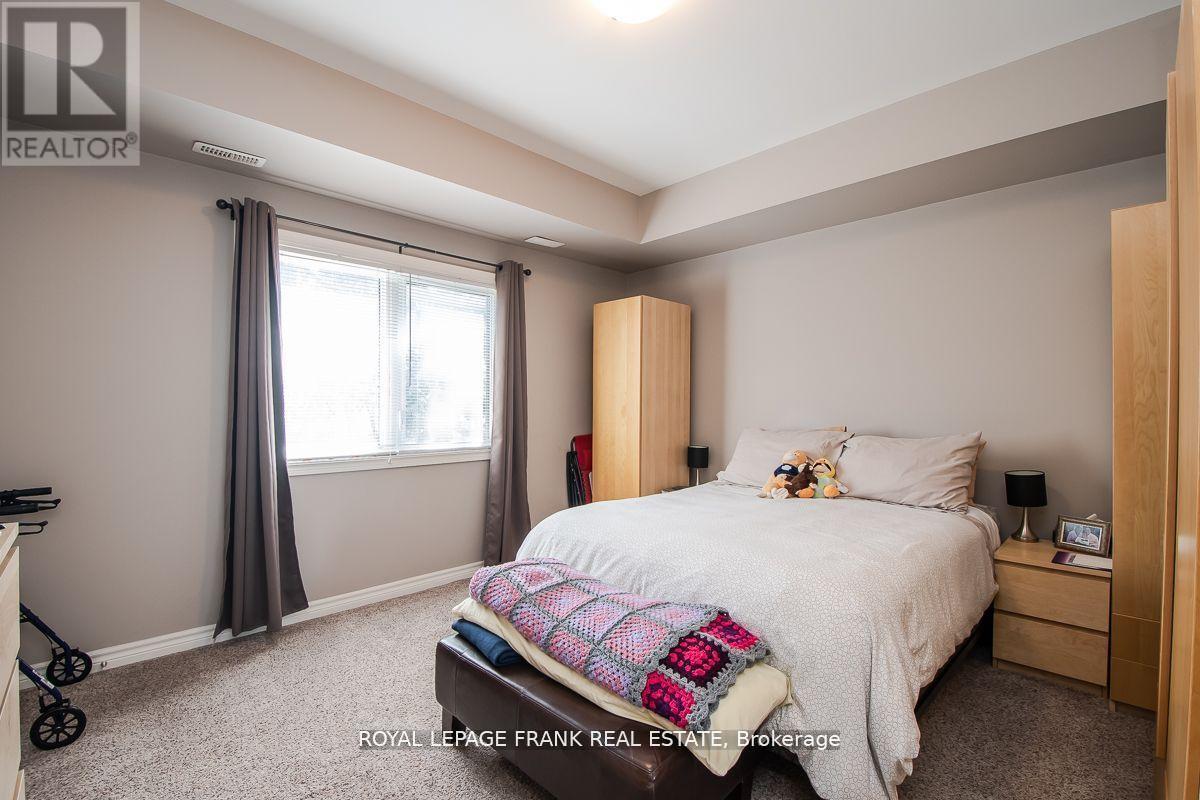 805b Dundas Street W Property Photo 9