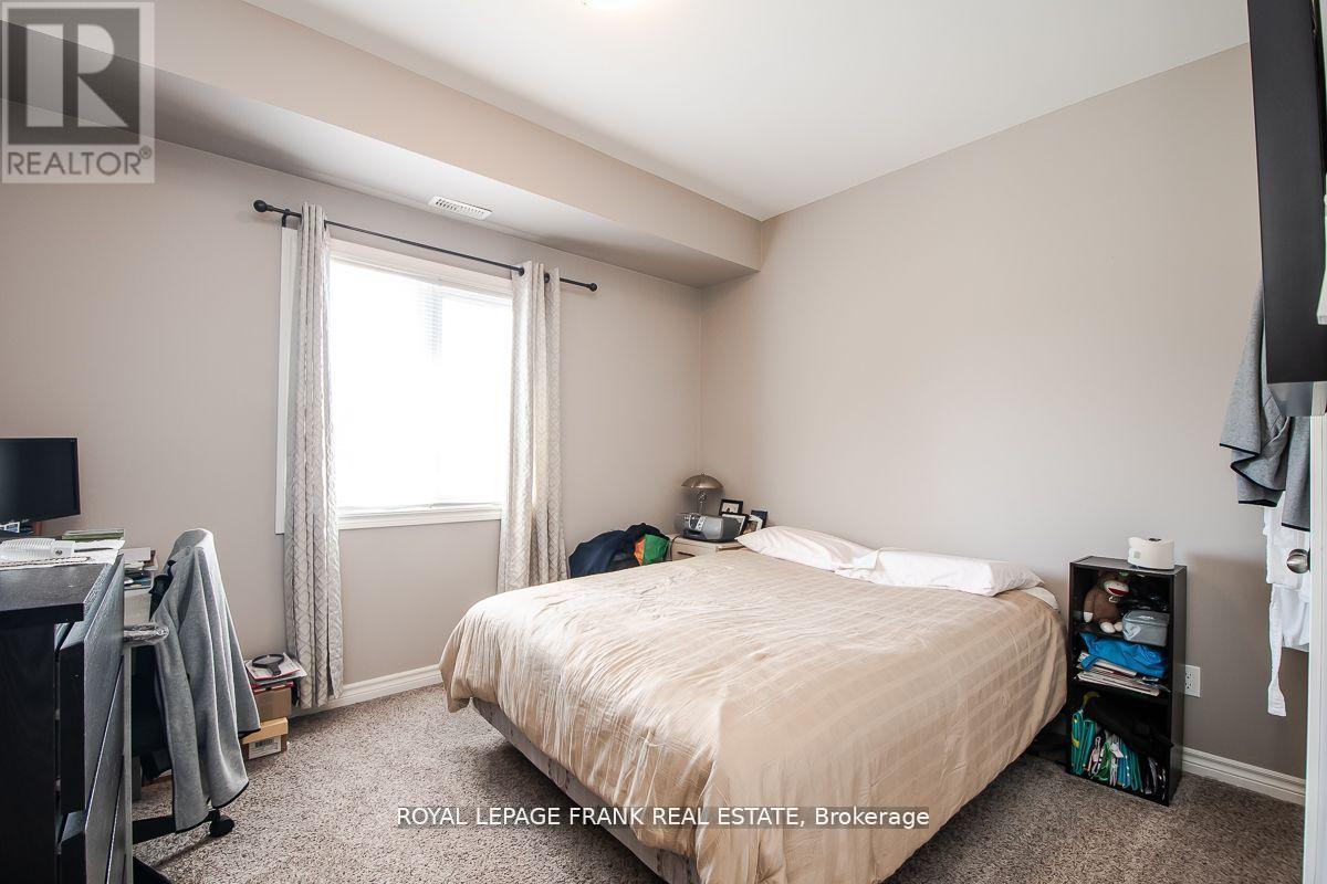 805b Dundas Street W Property Photo 10