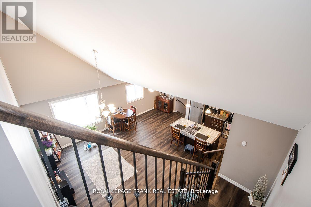 805b Dundas Street W Property Photo 12