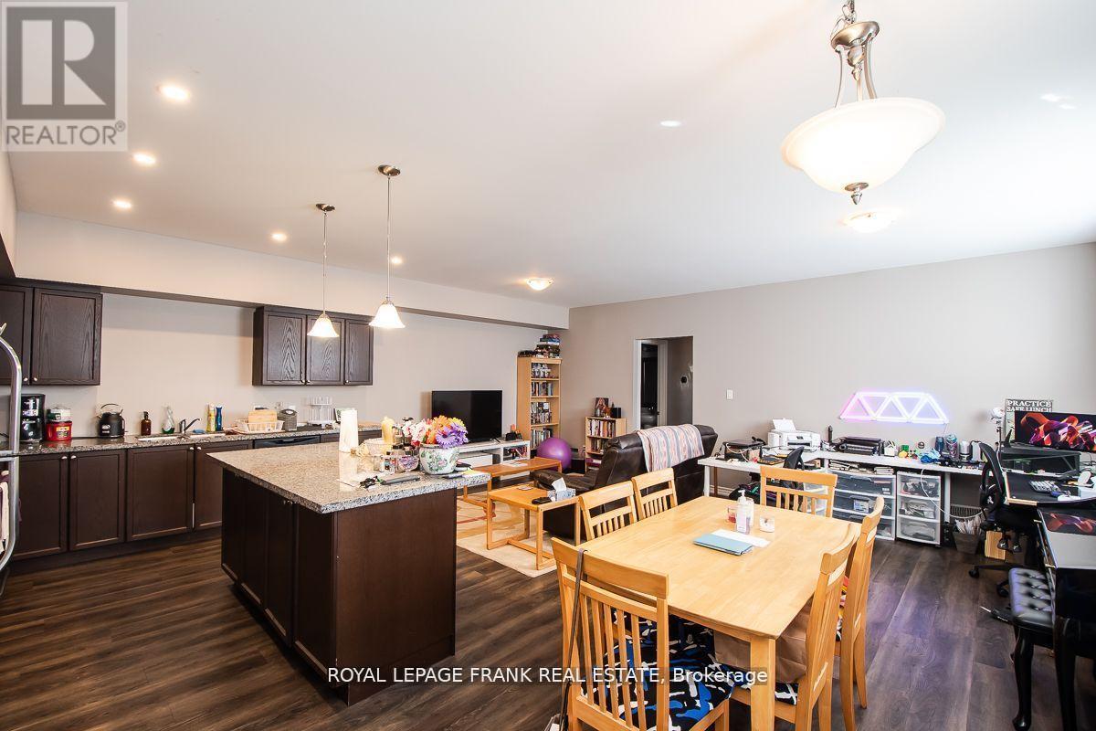 805b Dundas Street W Property Photo 13