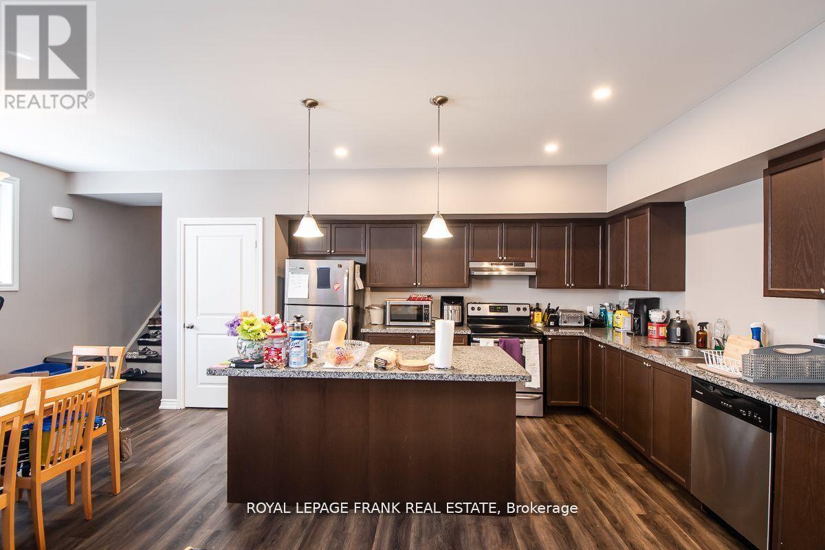 805b Dundas Street W Property Photo 14
