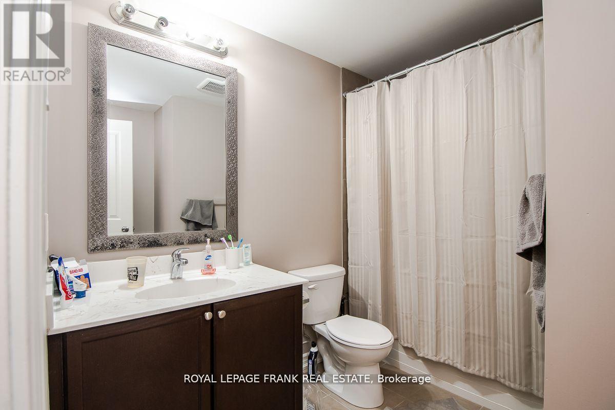 805b Dundas Street W Property Photo 16