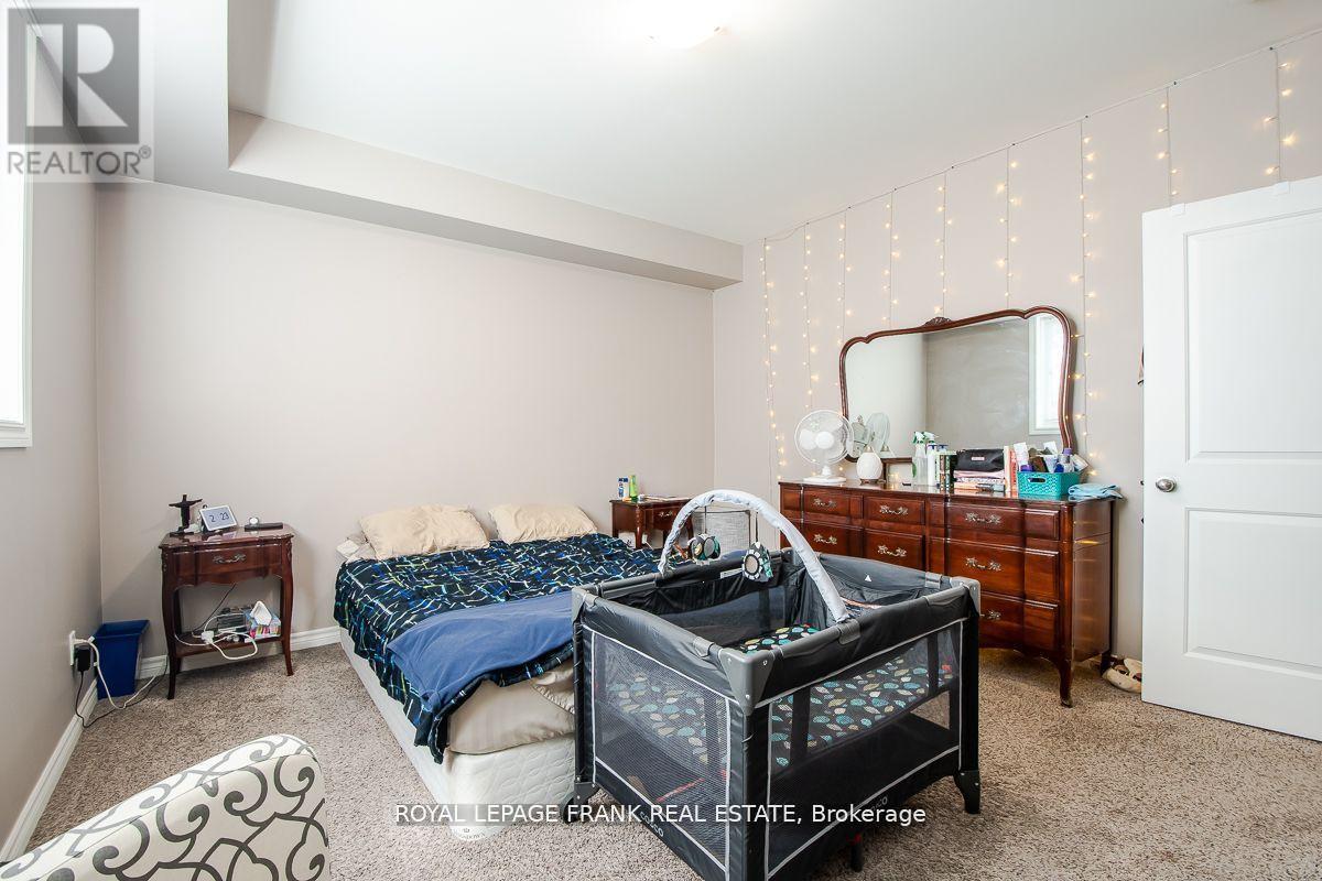 805b Dundas Street W Property Photo 18