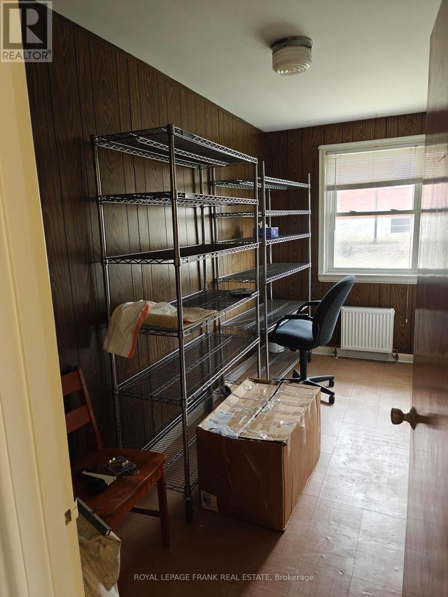 Room #6 - 374 Central Park Boulevard S Property Photo 4