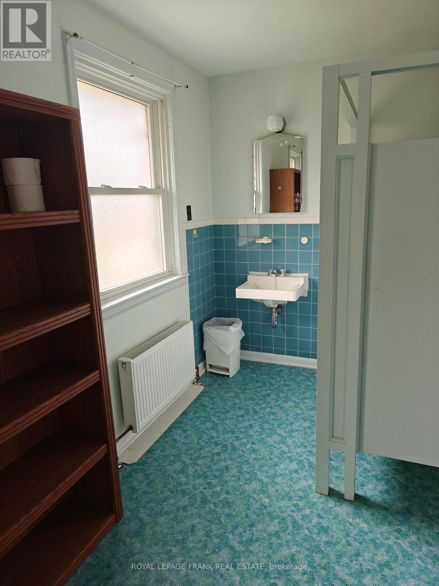 Room #6 - 374 Central Park Boulevard S Property Photo 11