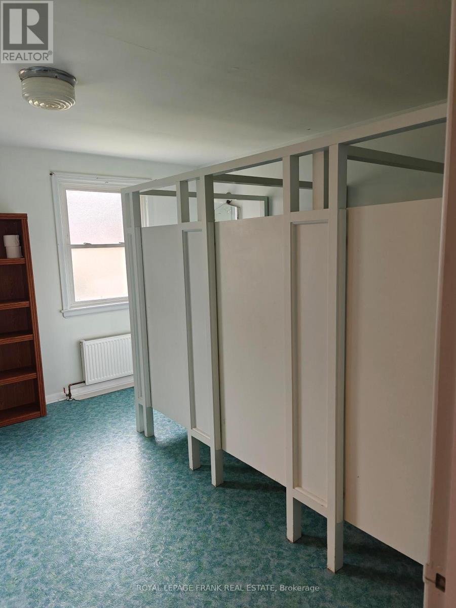 Room #9 - 374 Central Park Boulevard S Property Photo 8