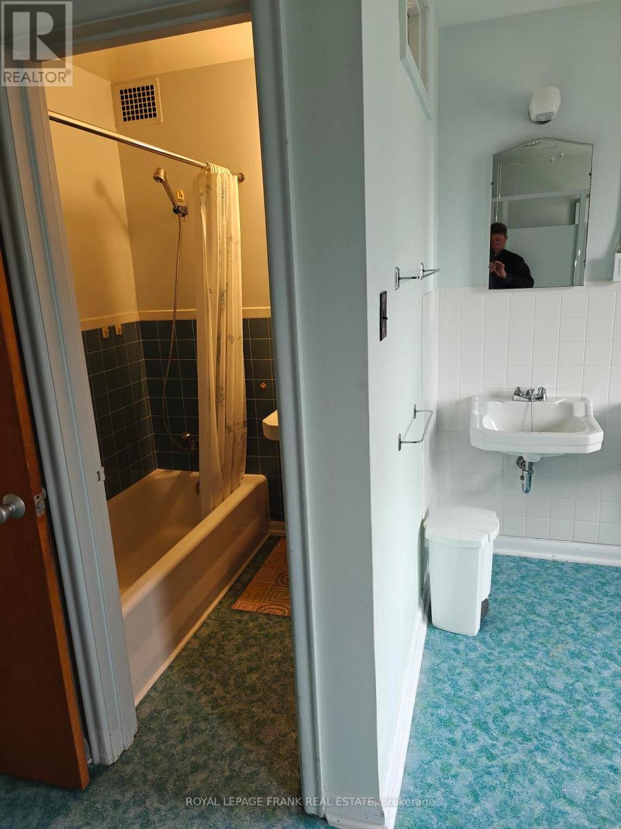 Room #9 - 374 Central Park Boulevard S Property Photo 10