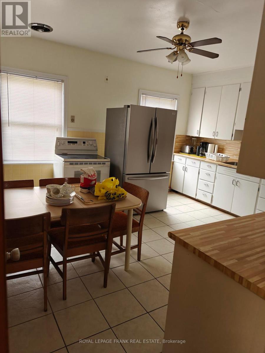 Room #9 - 374 Central Park Boulevard S Property Photo 12