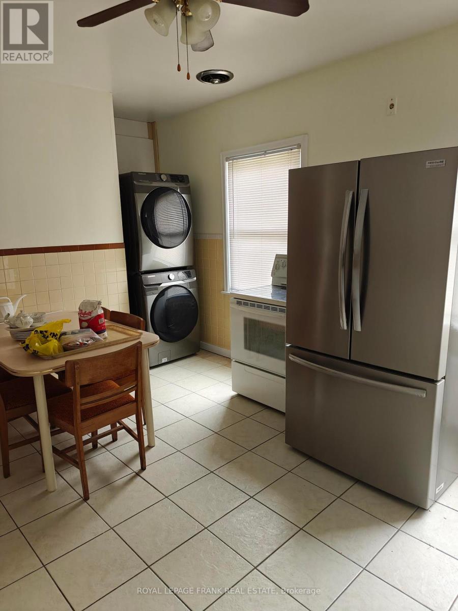 Room #9 - 374 Central Park Boulevard S Property Photo 13
