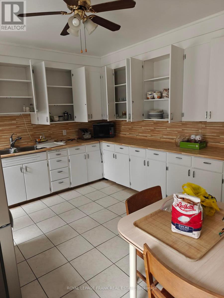 Room #9 - 374 Central Park Boulevard S Property Photo 14