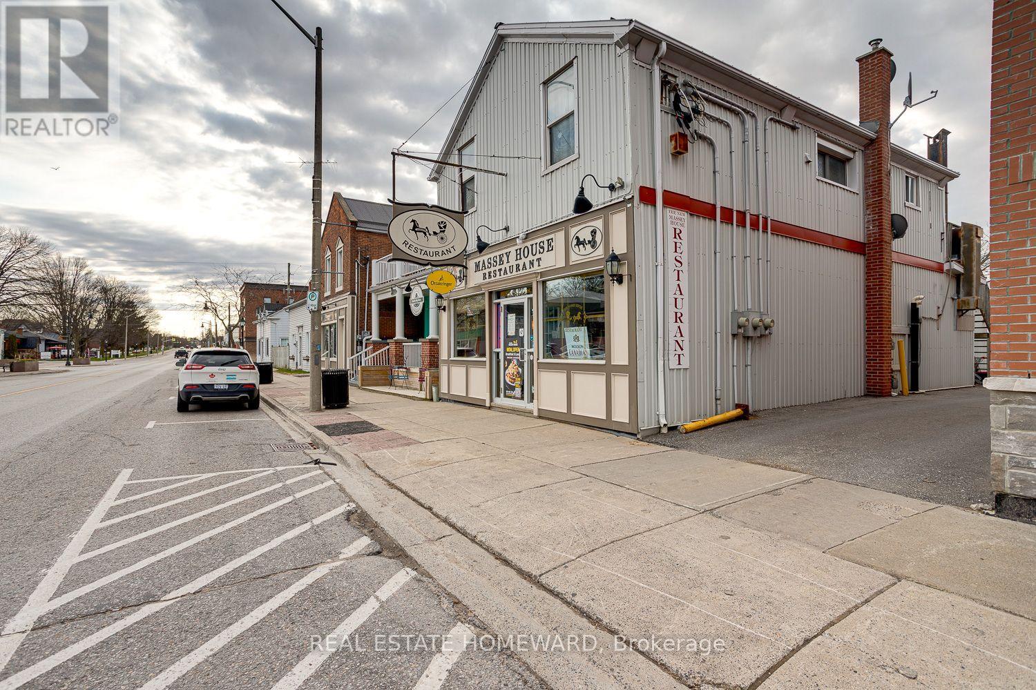 27 King Ave E Property Photo 4
