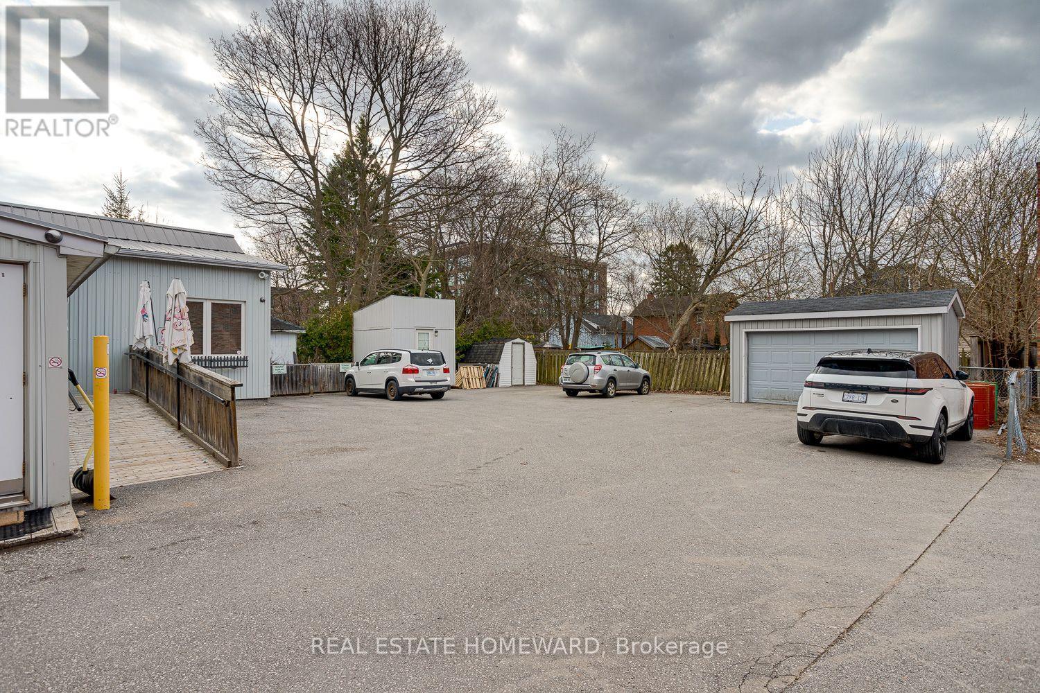 27 King Ave E Property Photo 5