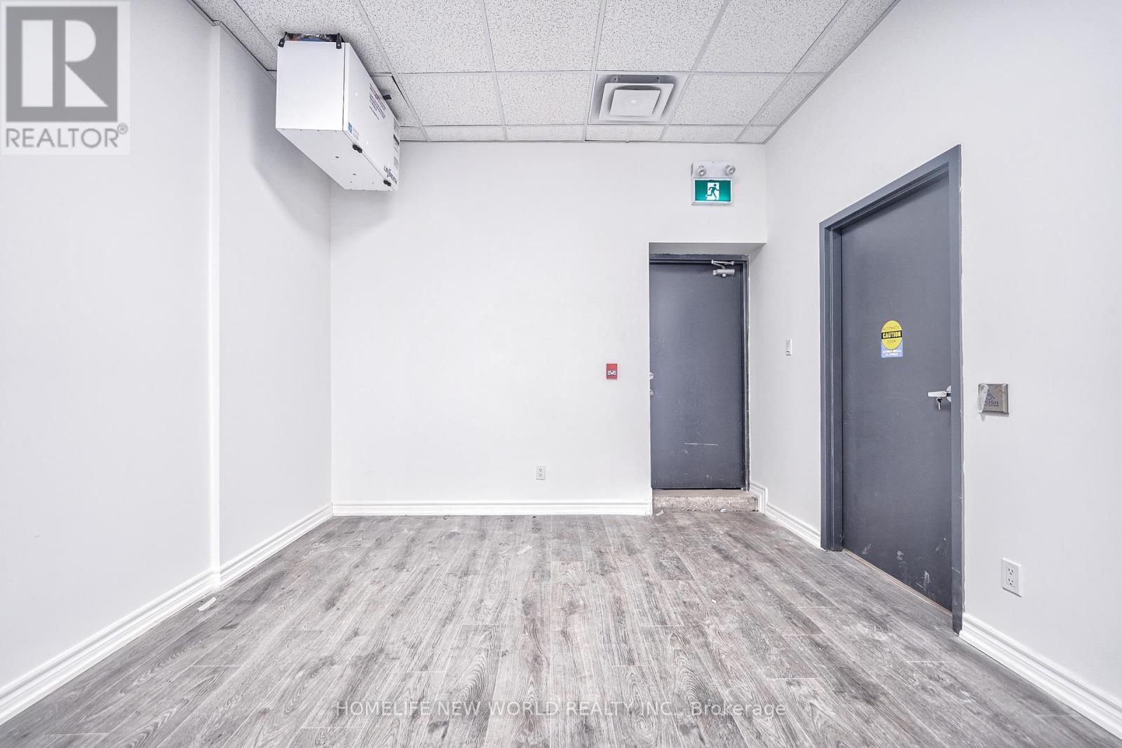5 Simcoe Street S Property Photo 23