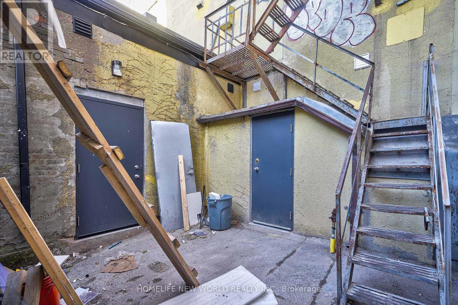 5 Simcoe Street S Property Photo 27