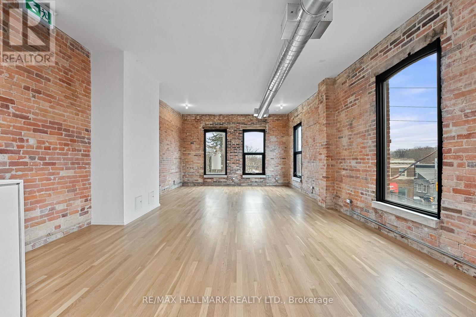 300 - 972 Queen Street E Property Photo 6