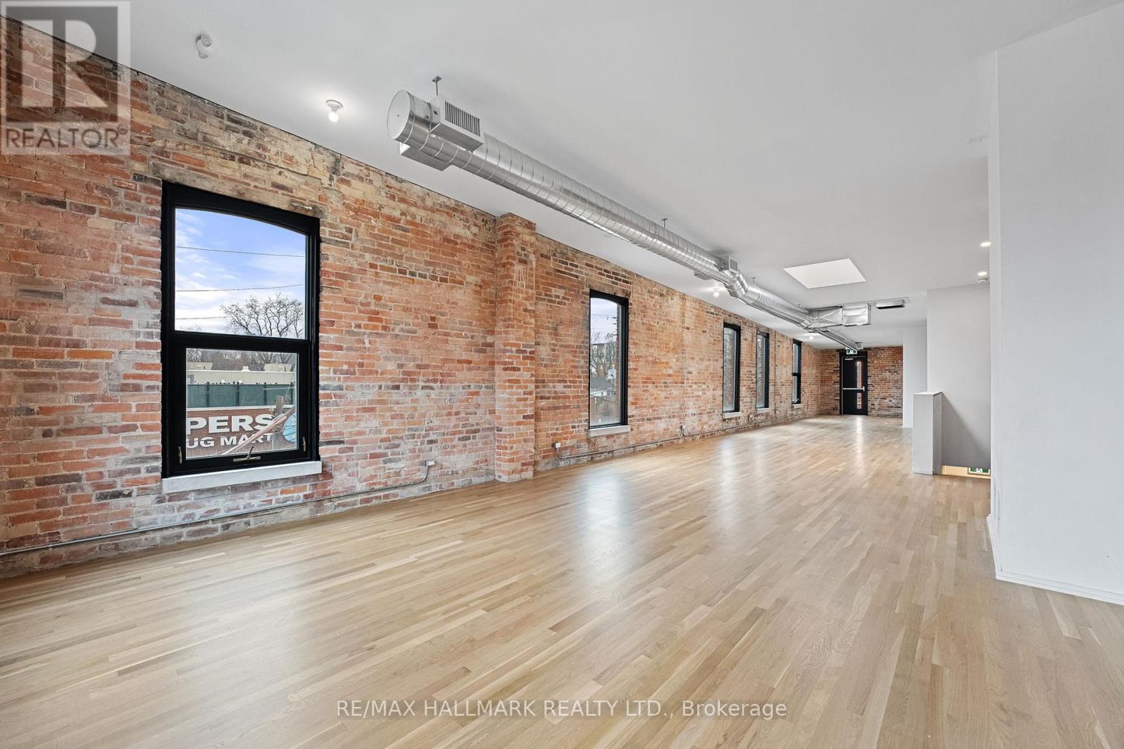 300 - 972 Queen Street E Property Photo 7