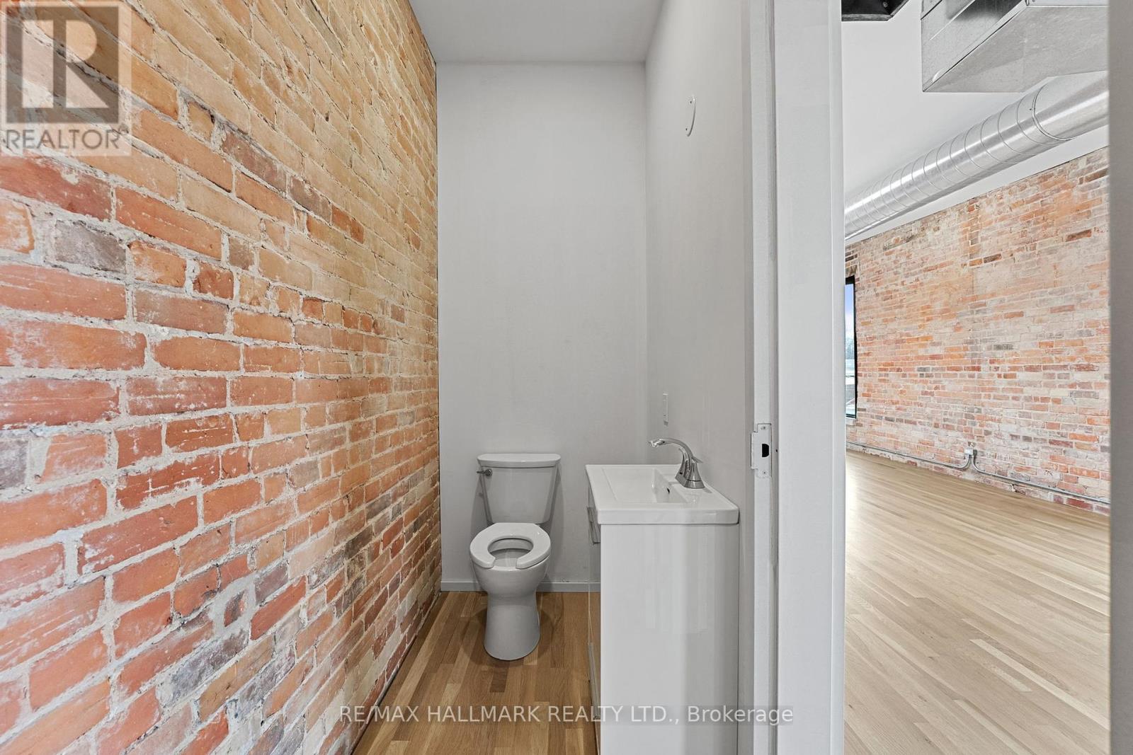 300 - 972 Queen Street E Property Photo 10