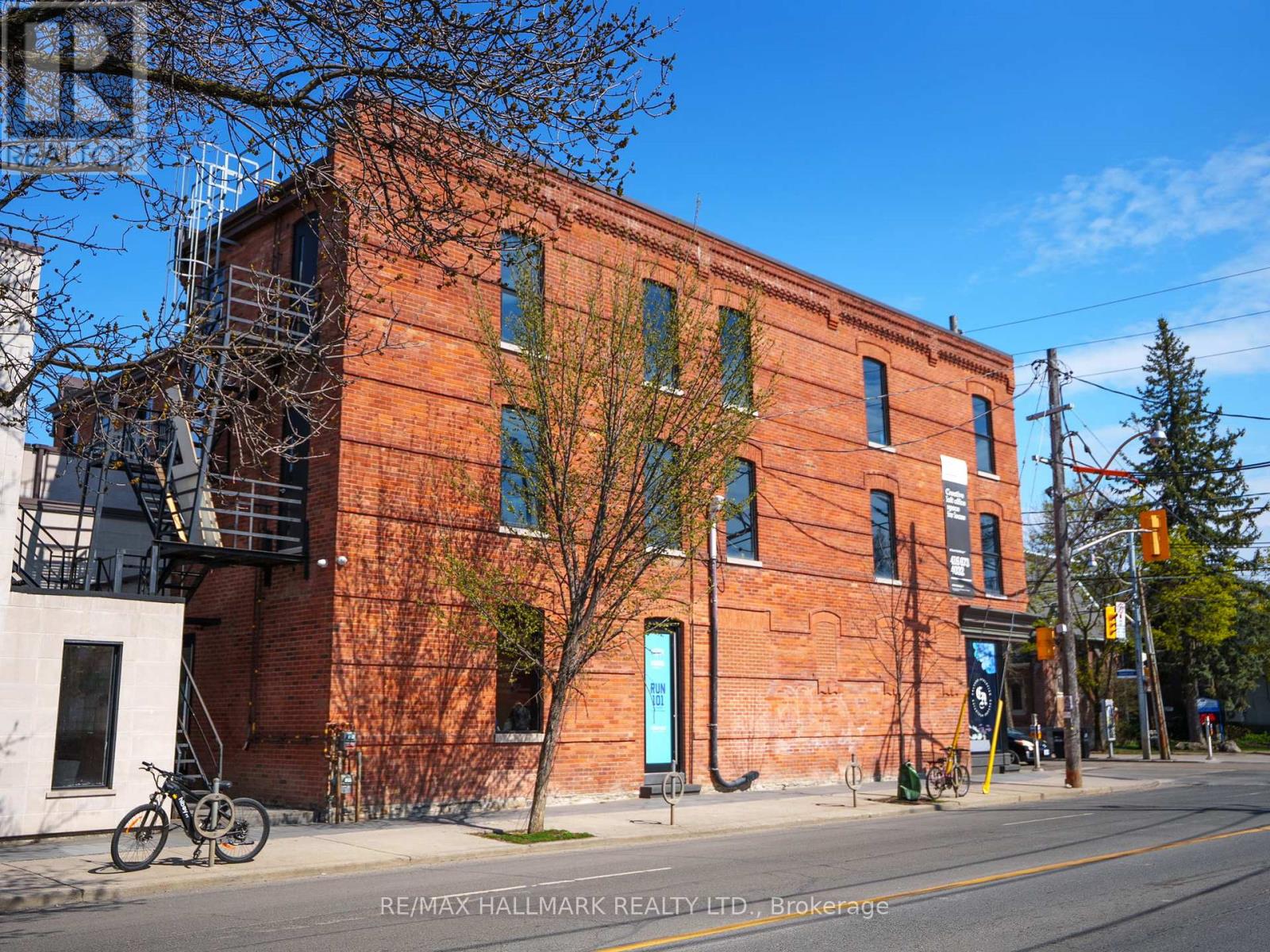 300 - 972 Queen Street E Property Photo 12