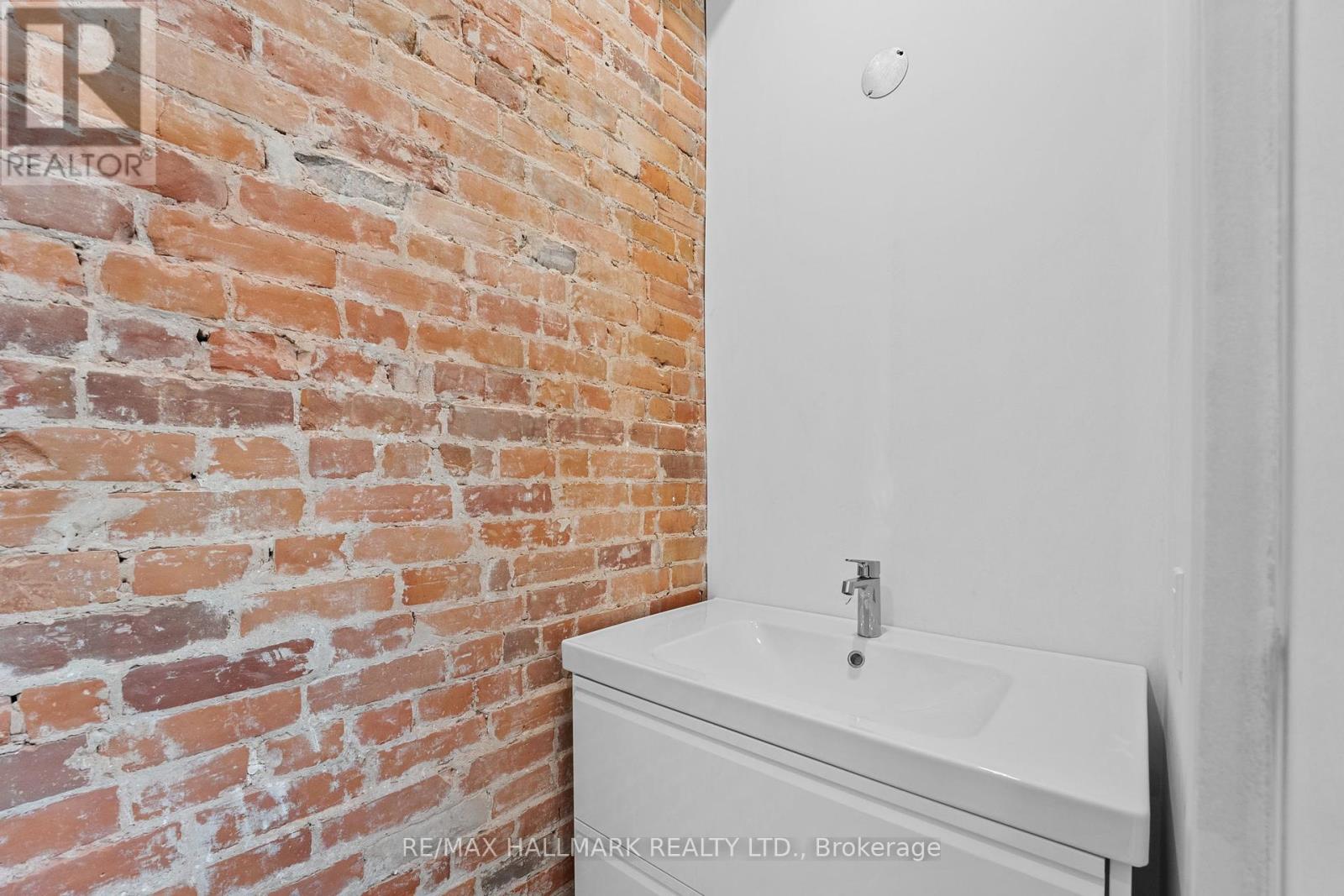 300 - 974 Queen Street E Property Photo 8