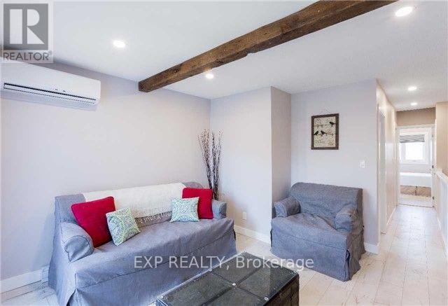 Upper - 122 Parkmount Road Property Photo 12
