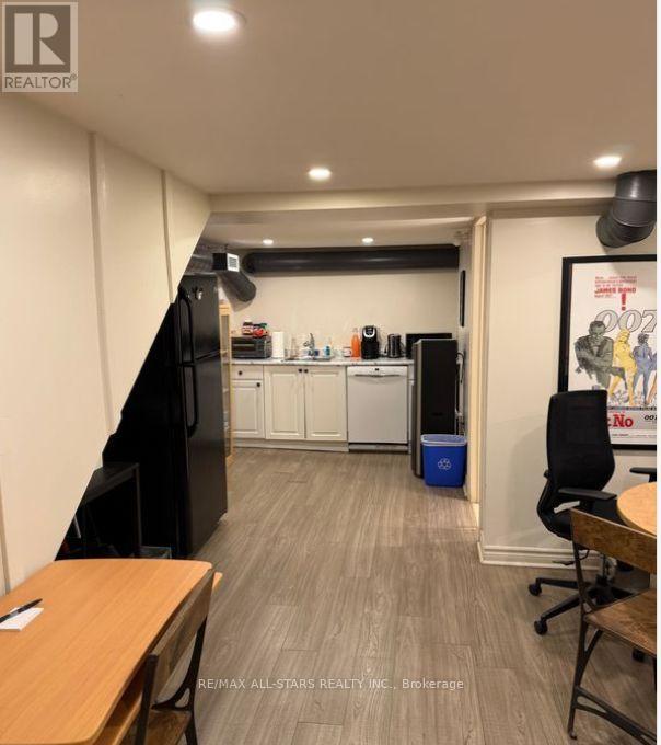 Unit B - 711 Queen Street E Property Photo 7
