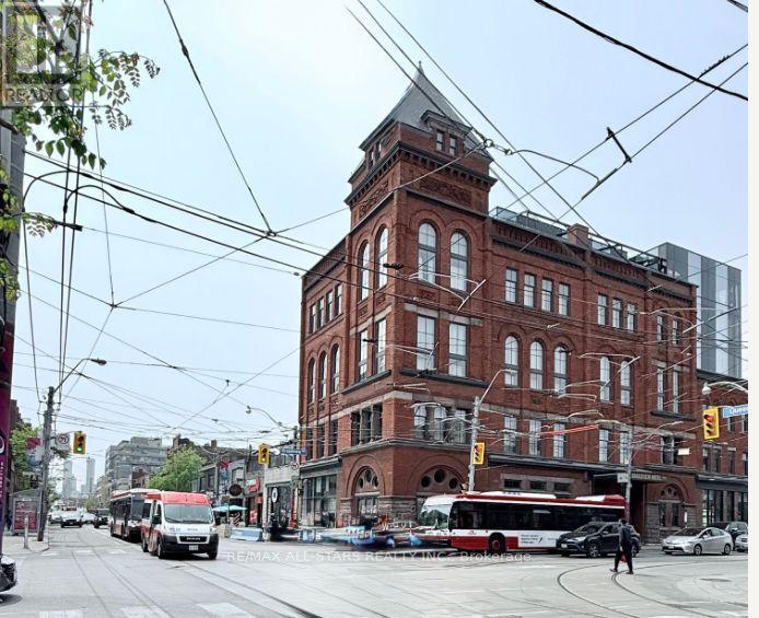 Unit B - 711 Queen Street E Property Photo 10