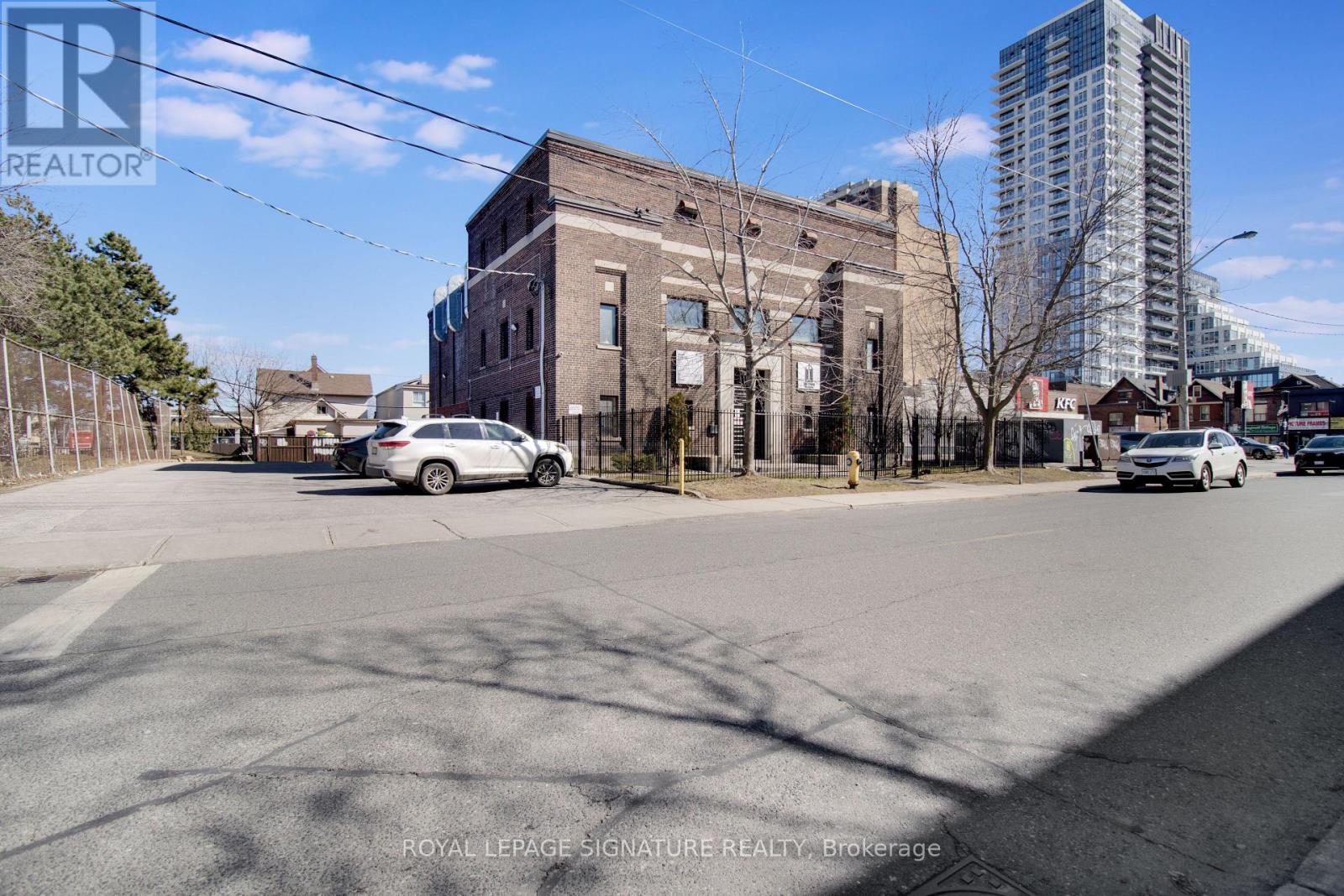 15 Chisholm Avenue Property Photo 42