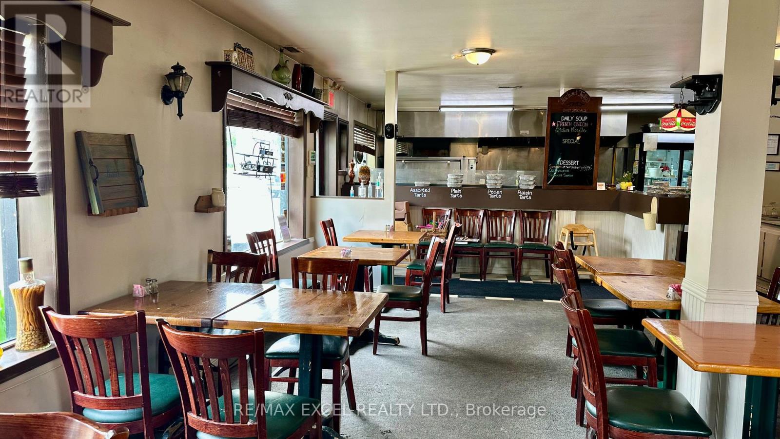 93 Winchester Road E Property Photo 3