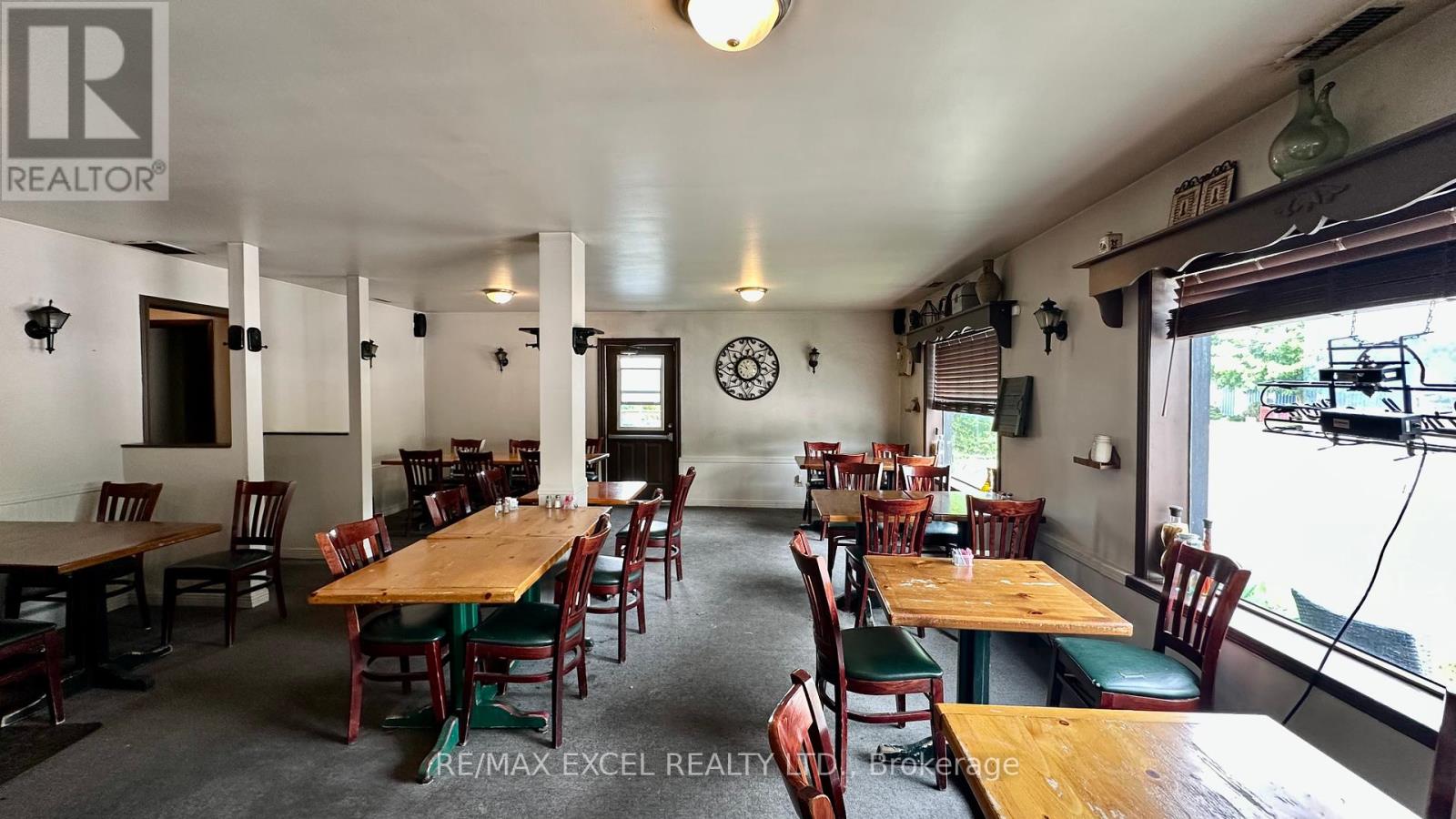 93 Winchester Road E Property Photo 4