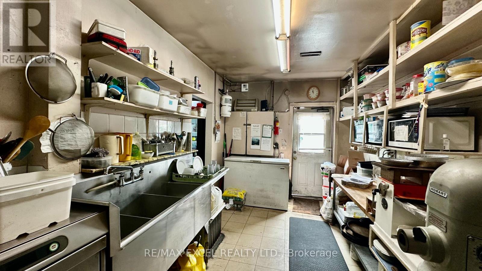 93 Winchester Road E Property Photo 7