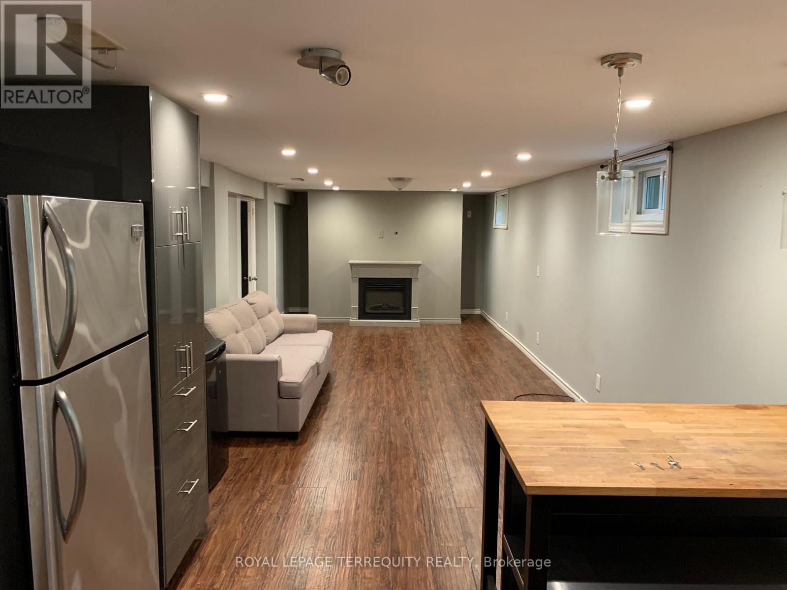 LOWER - 319 HILLCROFT STREET Property Photo 1