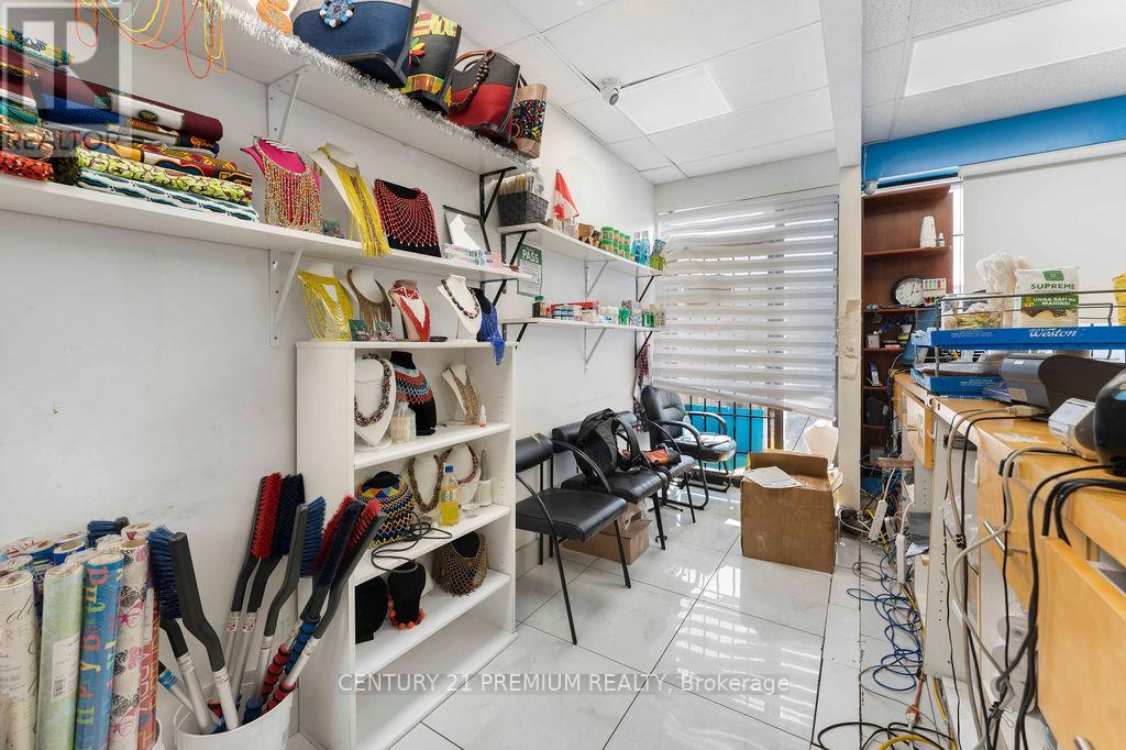 5 - 3601 Lawrence Avenue E Property Photo 13