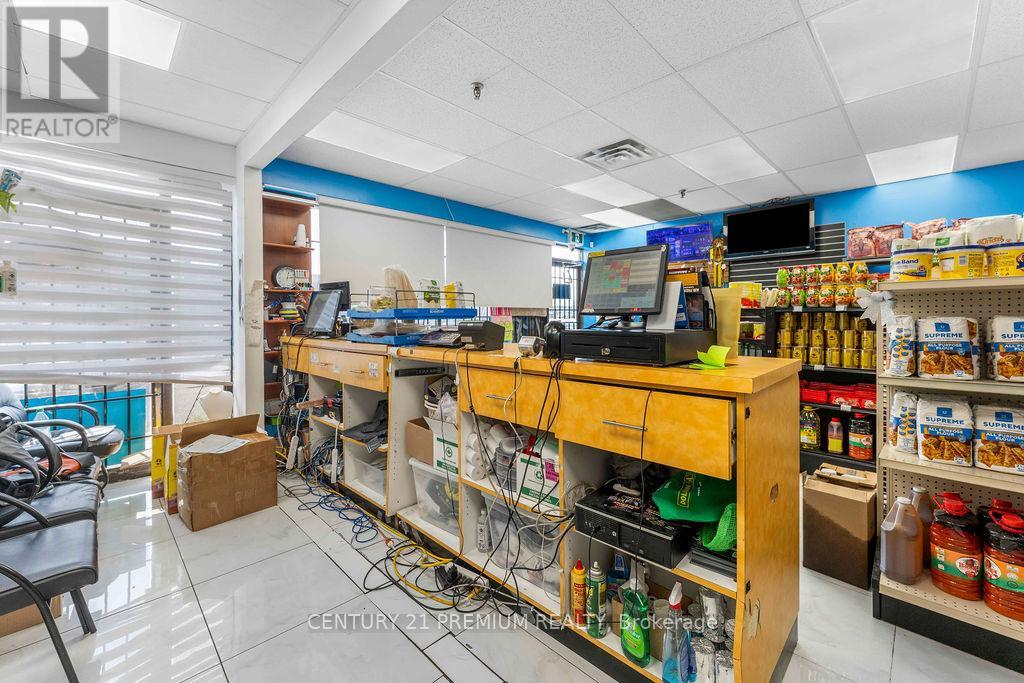 5 - 3601 Lawrence Avenue E Property Photo 14