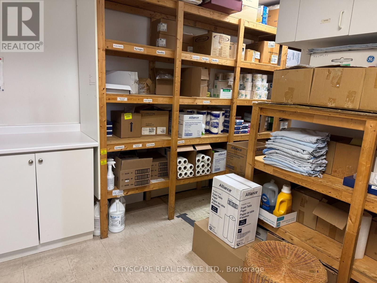 11,12 - 4002 Sheppard Avenue E Property Photo 9