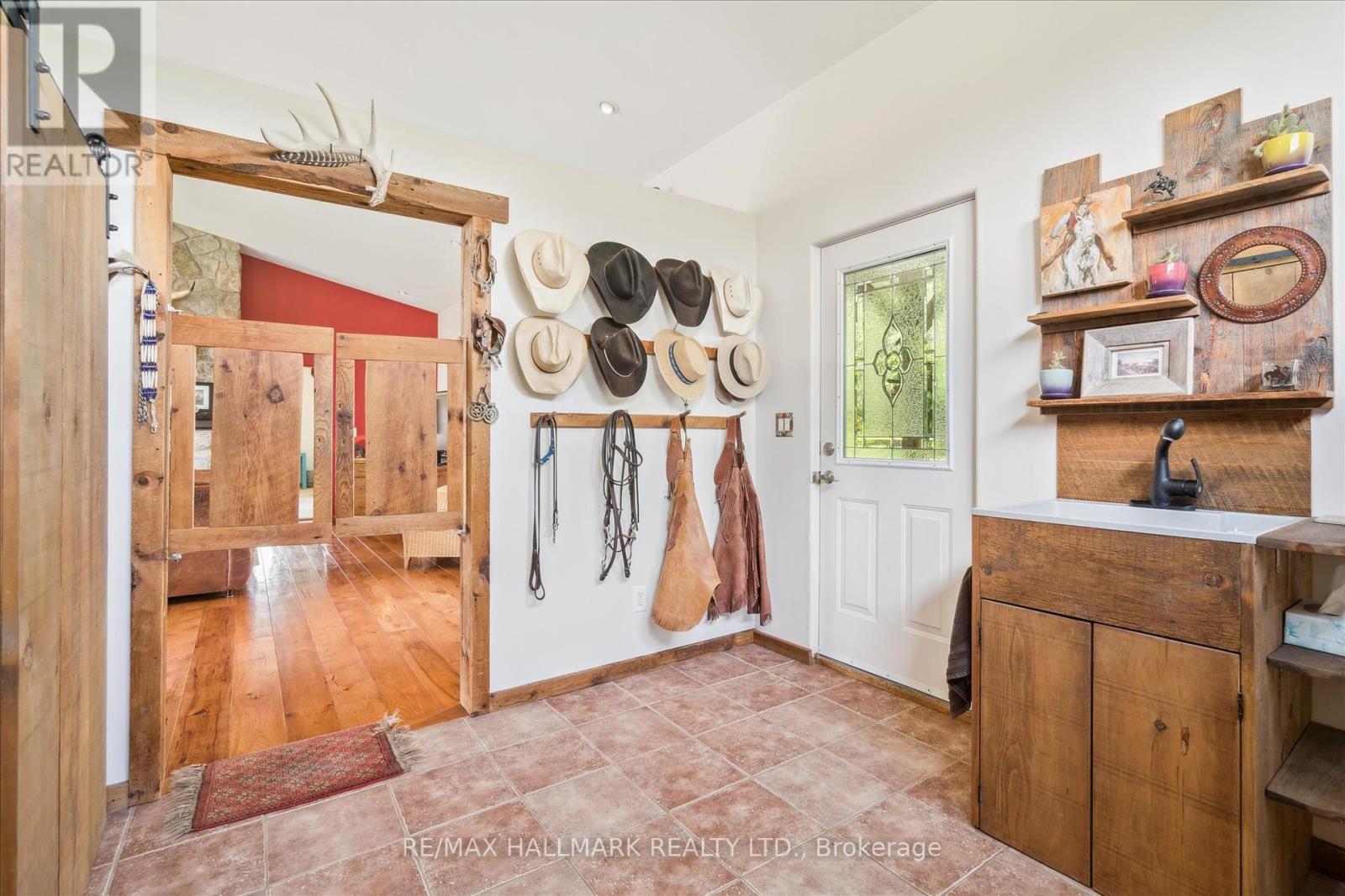 8473 Mercer Road Property Photo 7